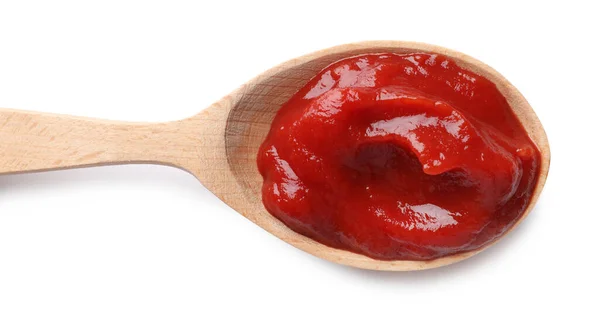 Lekkere Ketchup Houten Lepel Geïsoleerd Wit Bovenaanzicht — Stockfoto