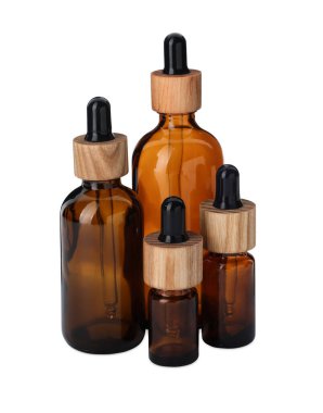 Yeni boş cam şişeler ve beyaz damlalar.