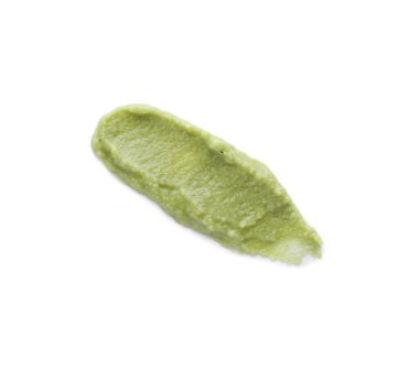 Lezzetli baharatlı wasabi ezmesi beyaz üzerine izole edilmiş.