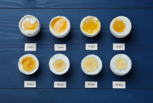 Different Cooking Time Readiness Stages Boiled Chicken Eggs Blue Wooden — Stockfoto