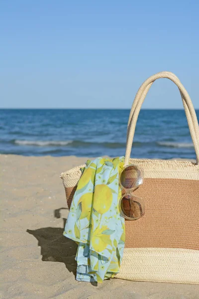 Straw Bag Beach Wrap Sunglasses Sandy Seashore Summer Accessories — Photo