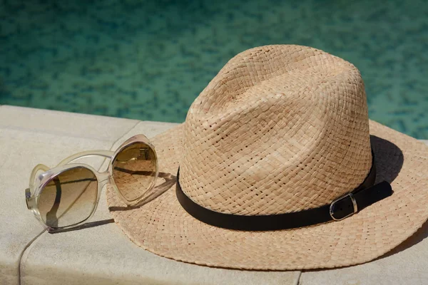 Stylish Hat Sunglasses Outdoor Swimming Pool Sunny Day Closeup Beach — Stockfoto
