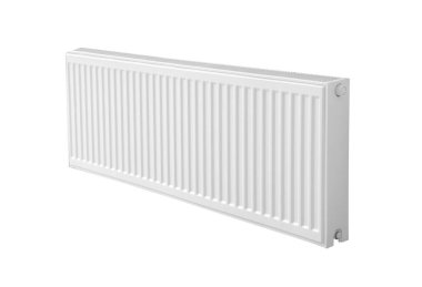 Beyaz arka planda modern panel radyatörü. Isıtma sistemi