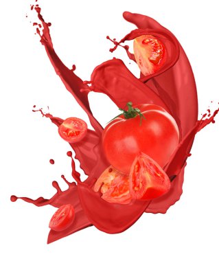 Taze olgun domatesler ve beyaz arka planda serpinti suyu.