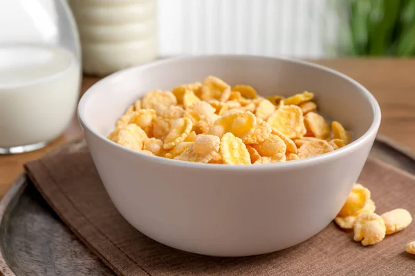 Sabrosos Copos Maíz Con Leche Tazón Mesa Primer Plano — Foto de Stock