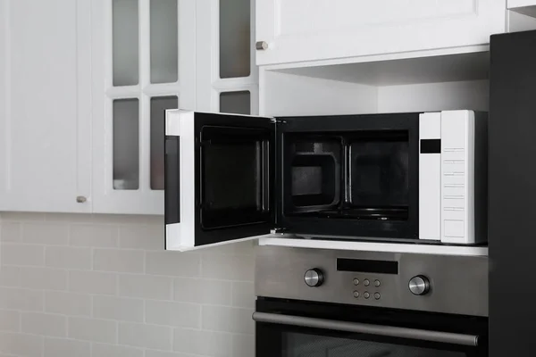 Modern Oven Microwave White Clean Kitchen — Stockfoto