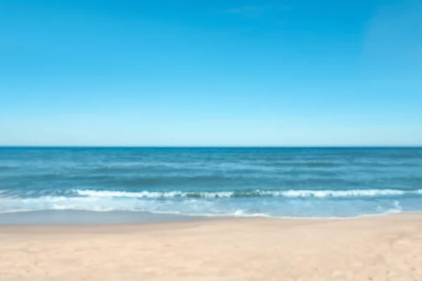 晴天美丽的大海和沙滩的朦胧景象 — 图库照片