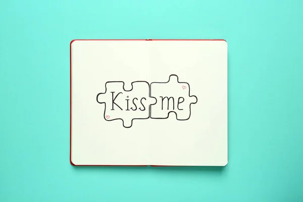 Open Notebook Phrase Kiss Drawn Puzzles Turquoise Background Top View — Stock fotografie