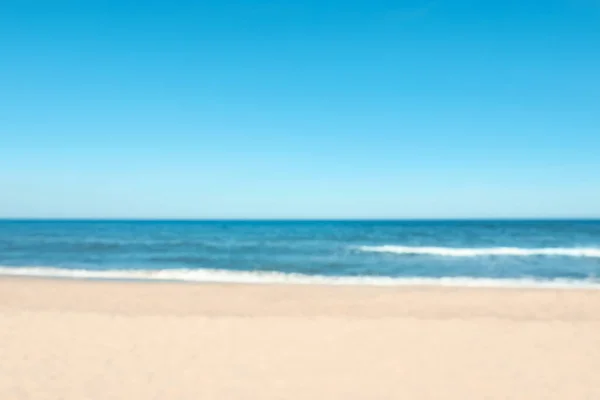 Vista Borrosa Del Hermoso Mar Playa Arena Día Soleado —  Fotos de Stock