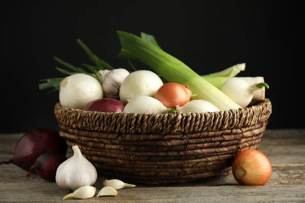 Wicker Basket Fresh Onion Bulbs Leeks Garlic Wooden Table —  Fotos de Stock