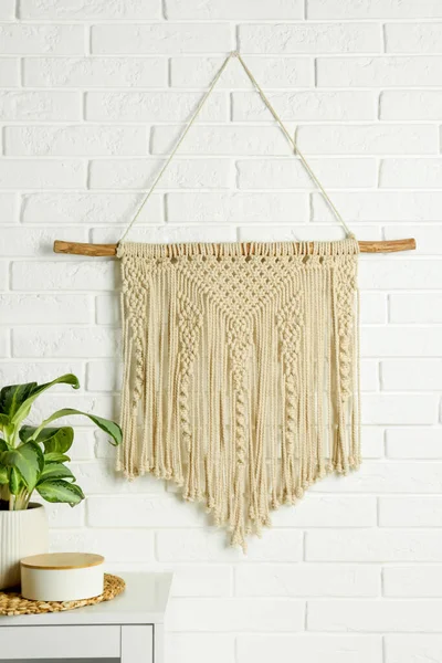 Beautiful Macrame Hanging White Brick Wall Room Decorative Element — Stockfoto