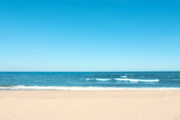 Розмитий Вид Красиве Море Піщаний Пляж Сонячний День — стокове фото