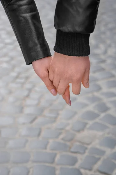 Lovely Couple Holding Hands Together Outdoors Closeup Romantic Date — 스톡 사진
