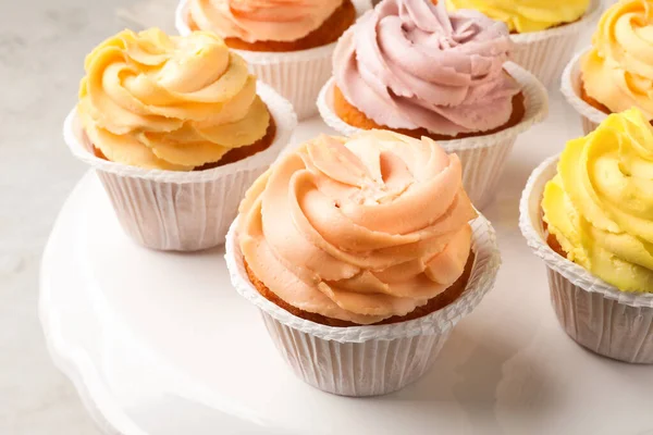 Tasty Cupcakes Cream White Stand Closeup — Foto de Stock