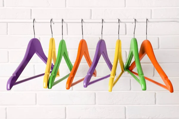 Colorful Clothes Hangers Rail White Brick Wall — Stok fotoğraf