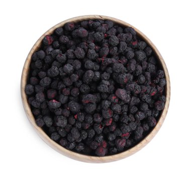 Beyaz arka planda dondurulmuş yaban mersini kasesi, üst manzara.