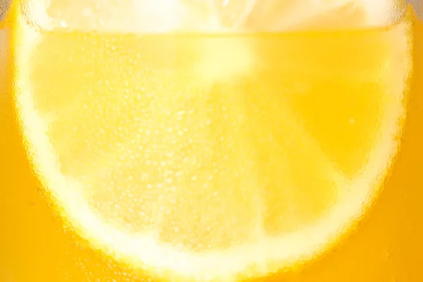 Glass Refreshing Drink Sliced Lemon Light Background Closeup — Zdjęcie stockowe