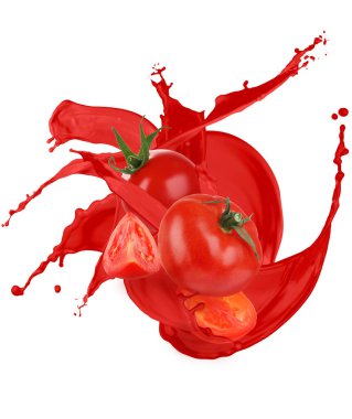 Taze olgun domatesler ve beyaz arka planda serpinti suyu.