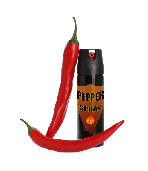 Flaska Med Gas Peppar Spray Och Färsk Chili Paprika Vit — Stockfoto