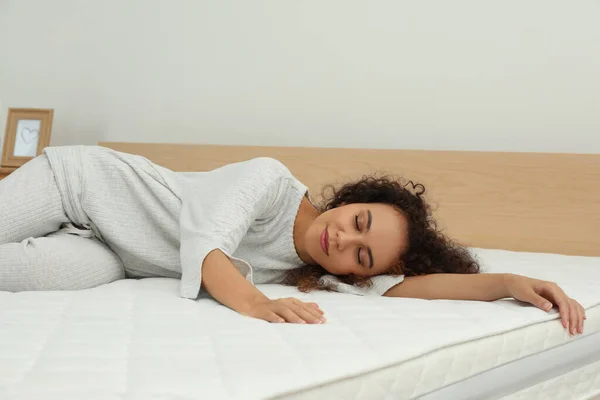 Young African American Woman Sleeping Bed Comfortable Mattress Home —  Fotos de Stock