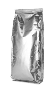 Beyazda izole edilmiş ürünler için boş folyo paketi