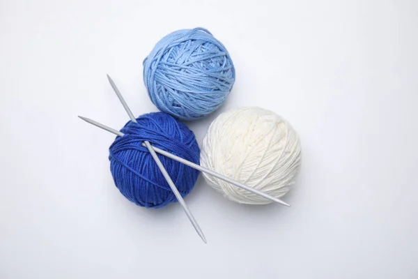 Soft Woolen Yarns Knitting Needles White Background Top View — Stockfoto