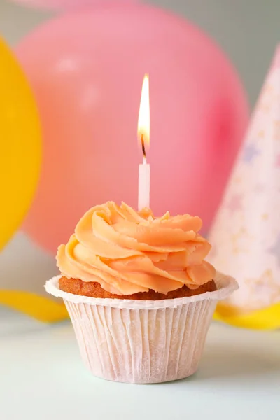 Sabroso Cupcake Cumpleaños Con Vela Mesa Azul Claro Primer Plano —  Fotos de Stock