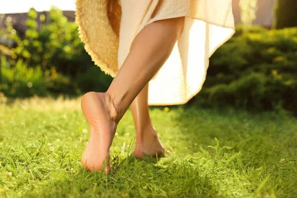 Woman Walking Barefoot Green Grass Outdoors Closeup — Photo