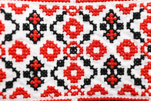 Krásná Červená Ukrajinská Národní Výšivka Bílé Tkanině Pohled Shora — Stock fotografie