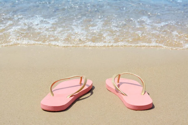 Stylish Pink Flip Flops Sandy Beach Sea — 스톡 사진