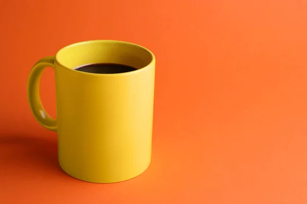 Yellow Mug Freshly Brewed Hot Coffee Orange Background Space Text — Photo
