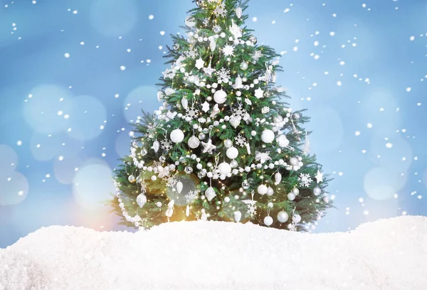 Beautifully Decorated Christmas Tree Snow Light Blue Background Bokeh Effect — Foto Stock