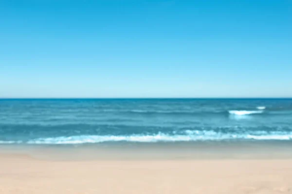 Розмитий Вид Красиве Море Піщаний Пляж Сонячний День — стокове фото