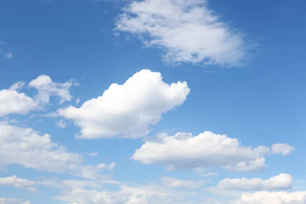 Живописный Вид Голубого Неба Пушистыми Облаками — стоковое фото