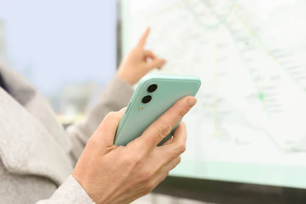 Woman Smartphone Studying Public Transport Map Outdoors Closeup — Stockfoto