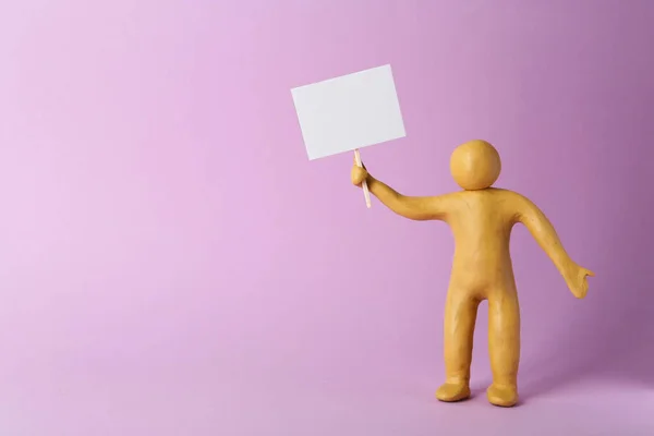 Human Figure Made Yellow Plasticine Holding Blank Sign Violet Background — Φωτογραφία Αρχείου