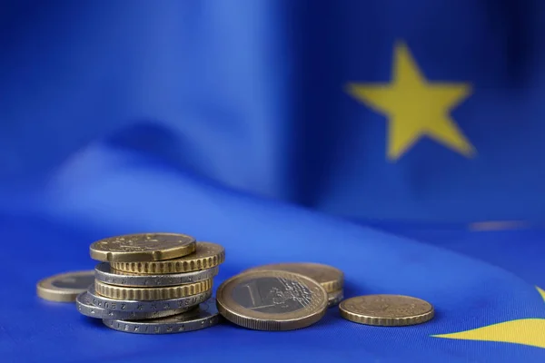 Viele Verschiedene Münzen Auf Der Flagge Der Europäischen Union Platz — Stockfoto