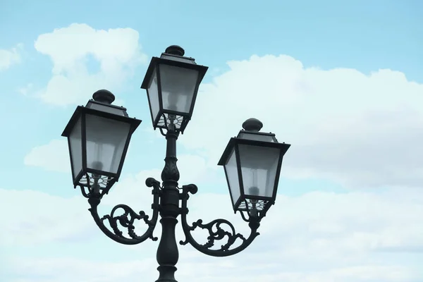 Old Fashioned Street Light Lamp Cloudy Sky — Fotografia de Stock