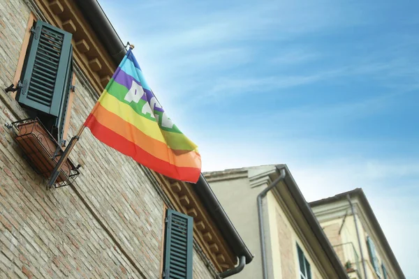 Beautiful Rainbow Peace Flag Hanging Building Wall Low Angle View — ストック写真
