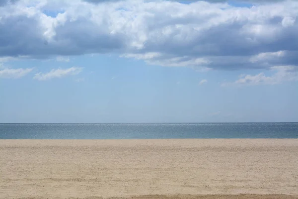 Picturesque View Sandy Beach Calm Sea Cloudy Day — 图库照片