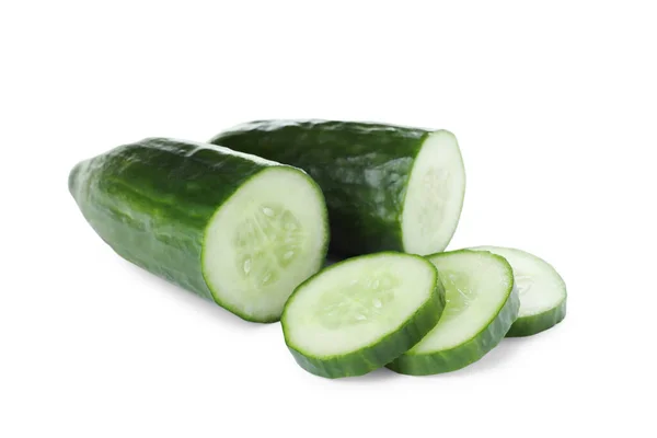 Snijd Verse Groene Komkommer Geïsoleerd Wit — Stockfoto