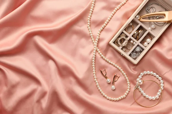 Box Luxurious Pearl Jewelry Pink Fabric Flat Lay Space Text — ストック写真