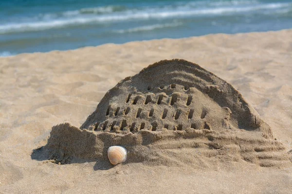 Παραλία Άμμο Κάστρο Κοντά Στη Θάλασσα Την Ηλιόλουστη Μέρα — Φωτογραφία Αρχείου
