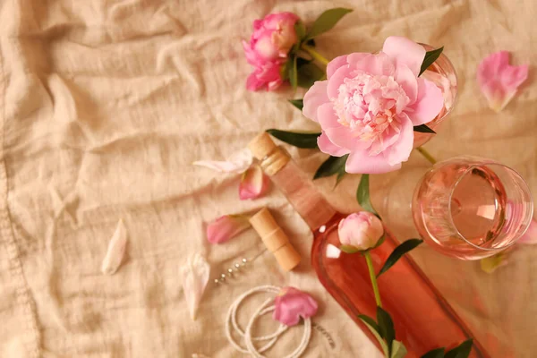 Flat Lay Composition Rose Wine Beautiful Peonies Beige Fabric Space — Φωτογραφία Αρχείου
