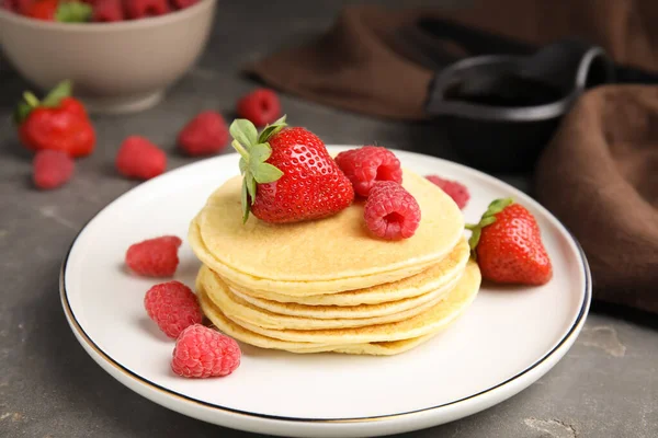 Tasty Pancakes Fresh Berries Grey Table — Fotografia de Stock