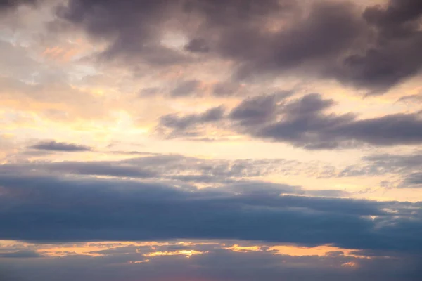 Vista Pitoresca Céu Por Sol Com Nuvens Bonitas — Fotografia de Stock