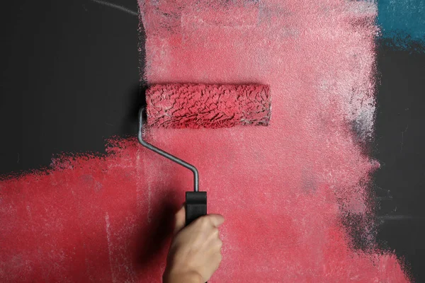 Woman Painting Grey Wall Pink Dye Closeup — Stock Photo, Image