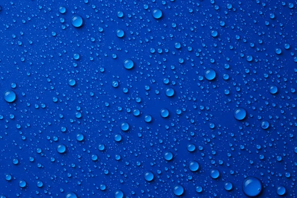 Gotas Água Fundo Azul Vista Superior — Fotografia de Stock