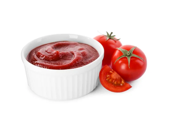 Tasty Ketchup Bowl Fresh Tomatoes Isolated White — Stock fotografie
