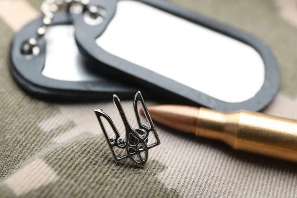 Ukrainian Trident Military Tags Bullet Camouflage Background Closeup — ストック写真